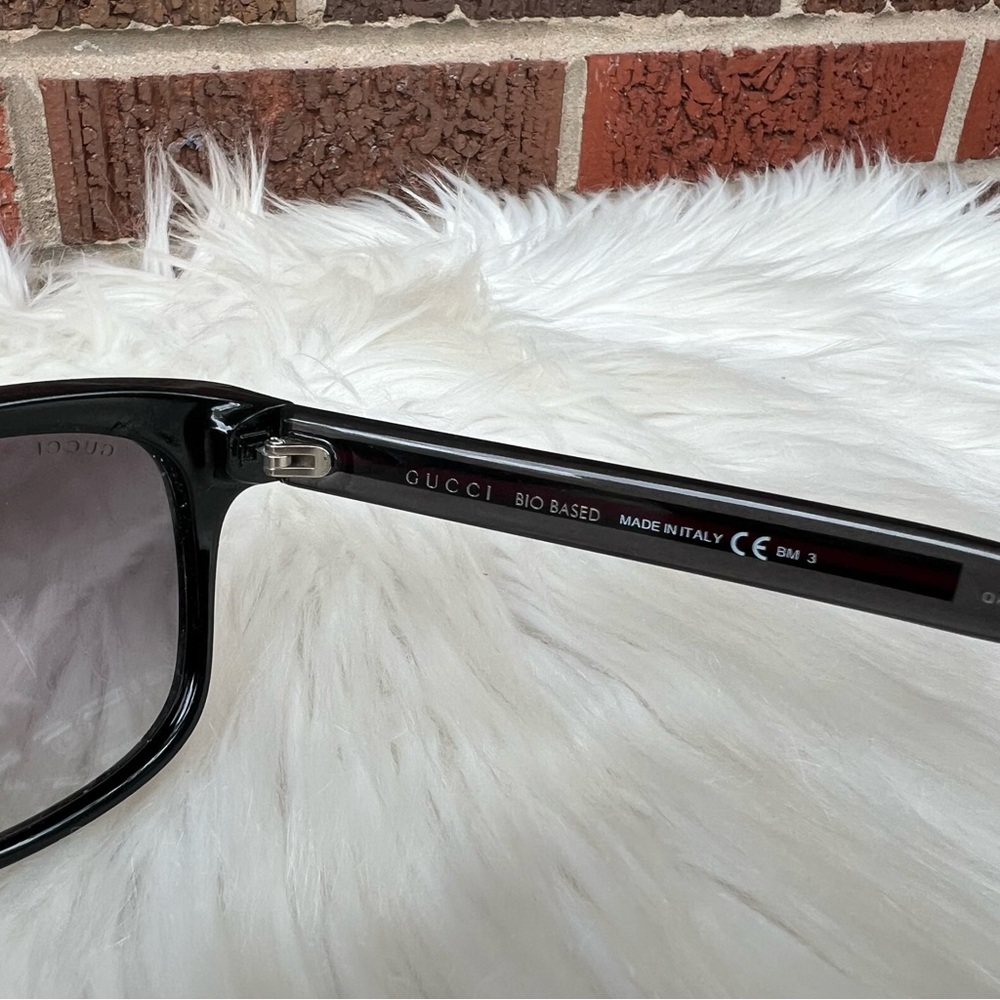 Gucci Black Fram Green and Red Striped Side Bio Based Sunglasses - Picture 4 of 5